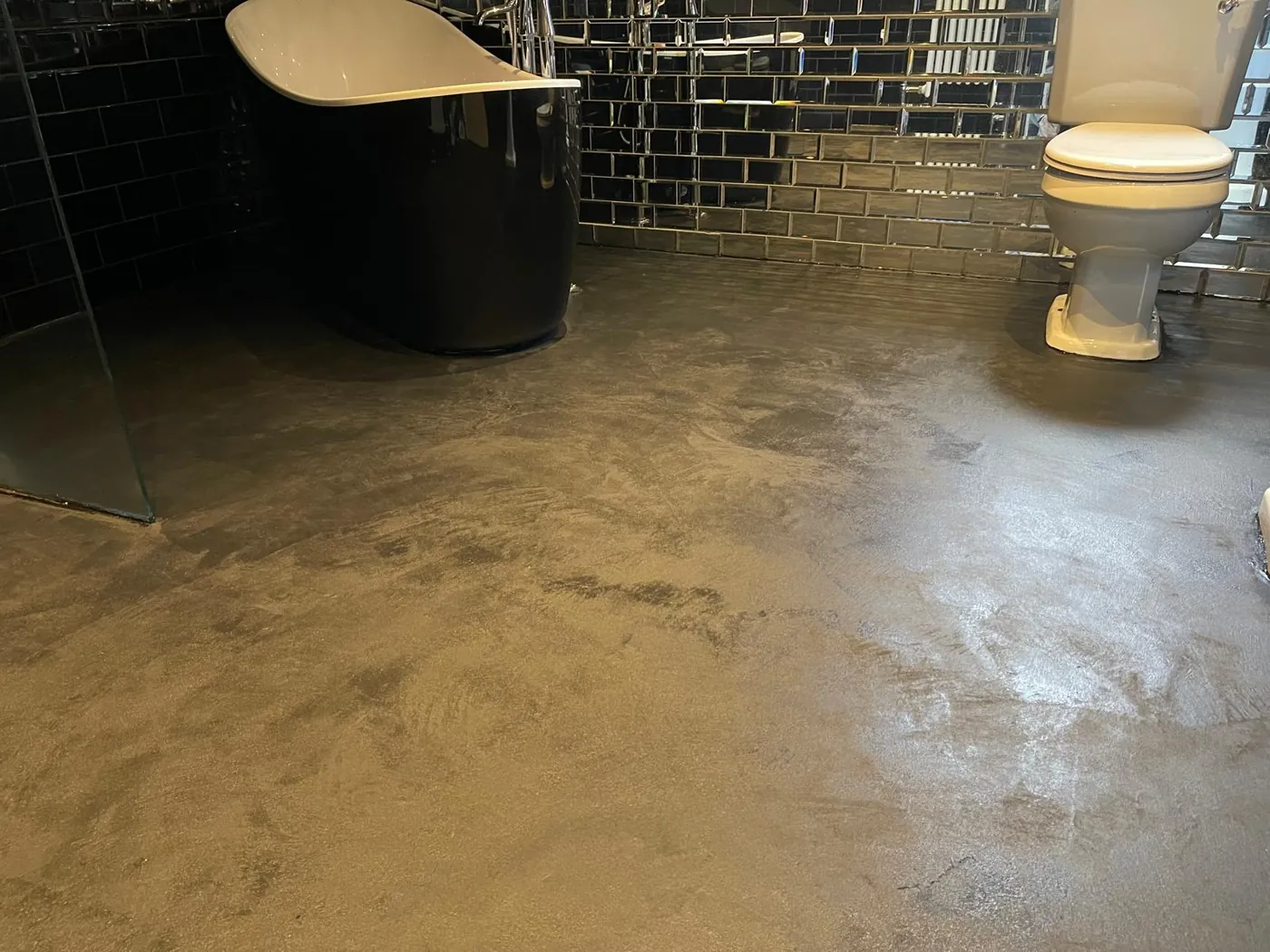 Finished microcement bathroom floor by Glasgow Microcement (photo 8)