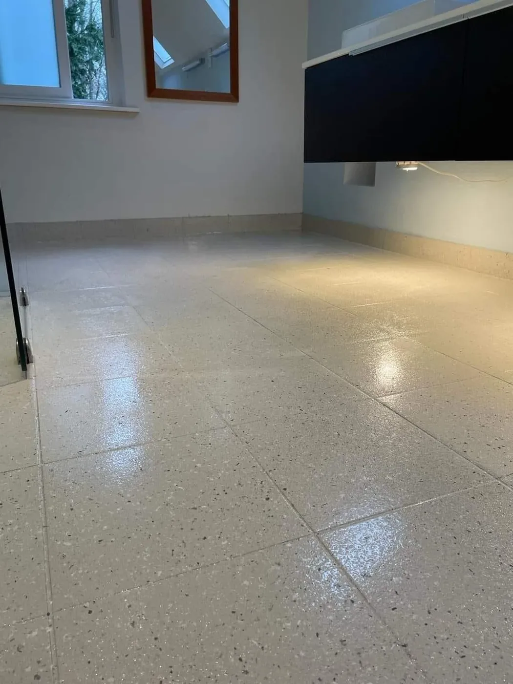 Finished spray granite floor by Glasgow Microcement (photo 1)