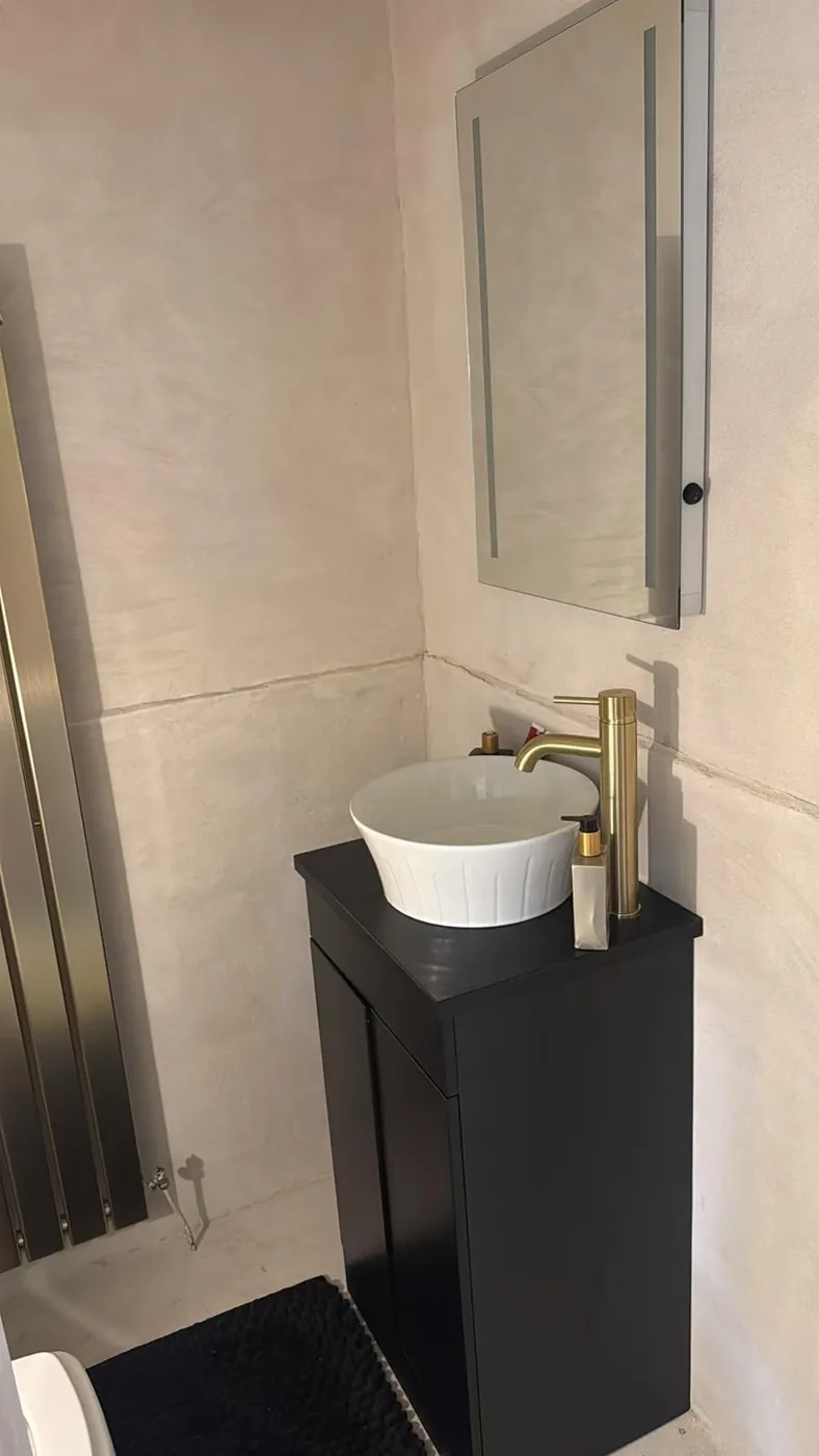 Finished microcement cloakroom by Glasgow Microcement (photo 3)