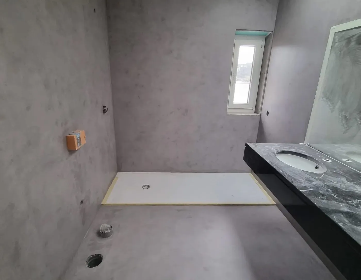 Finished microcement bathroom by Glasgow Microcement (photo 9)
