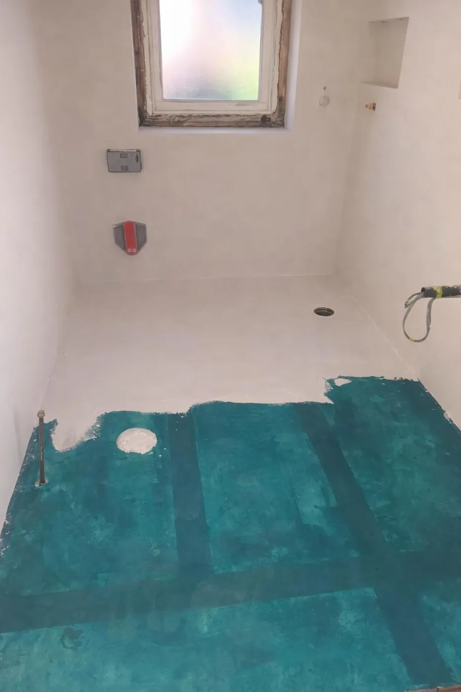 Microcement wet room being applied by Glasgow Microcement (photo 1)