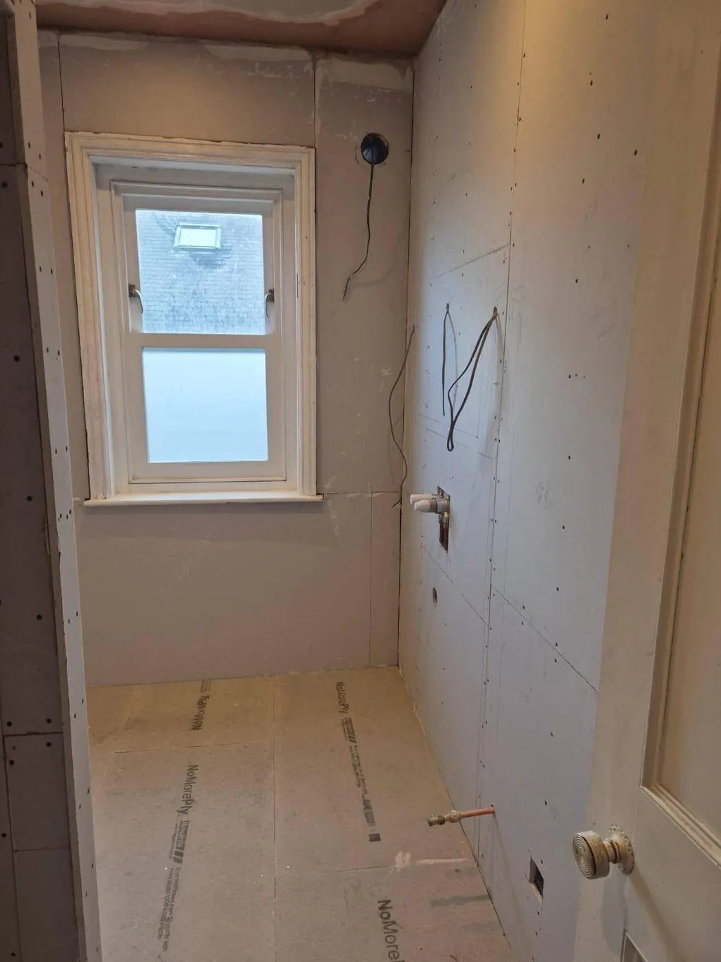 Microcement bathroom before refurbishment by Glasgow Microcement (photo 1)