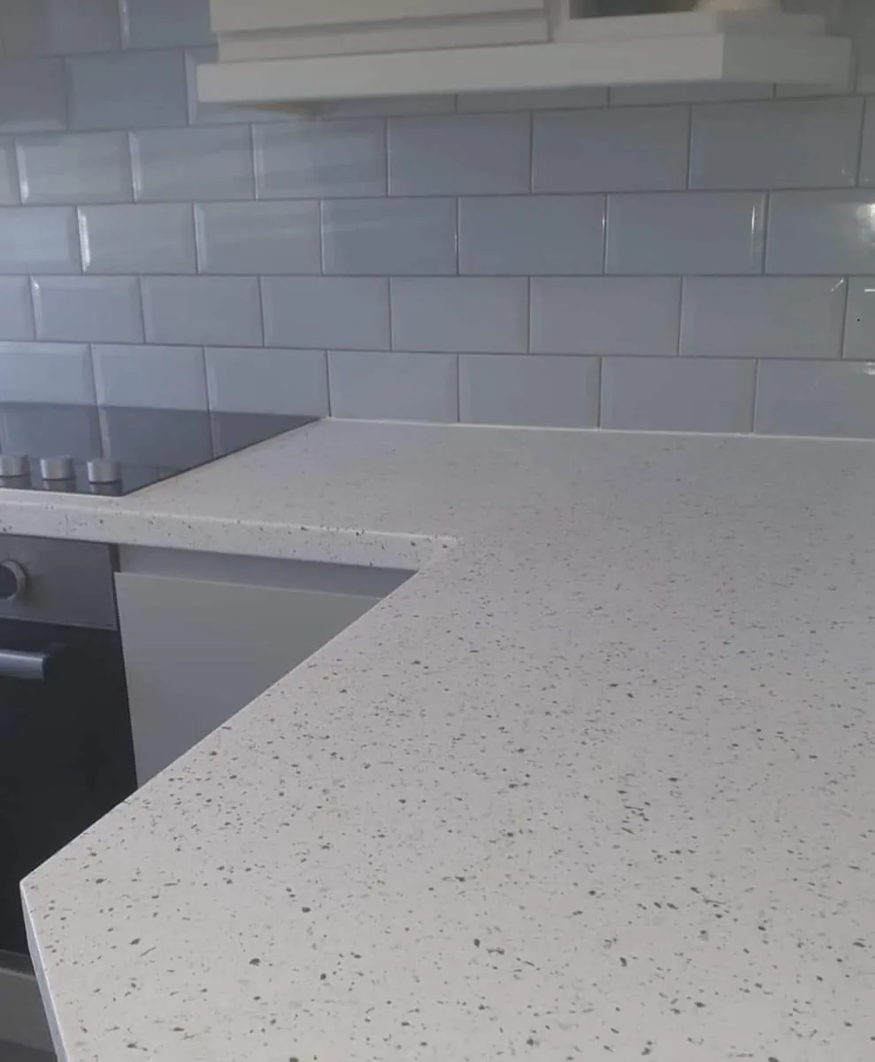 Finished spray granite worktop by Glasgow Microcement (photo 1)
