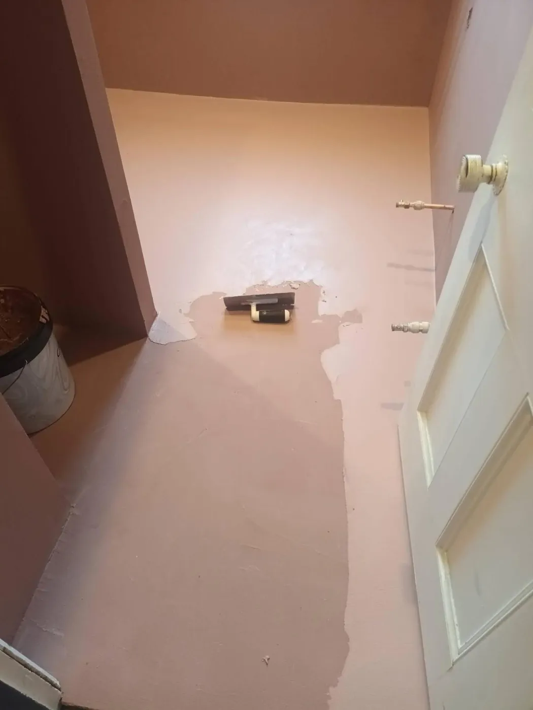 Microcement floor being applied by Glasgow Microcement (photo 2)