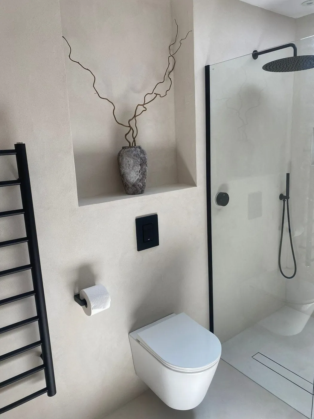 Finished microcement bathroom by Glasgow Microcement (photo 16)
