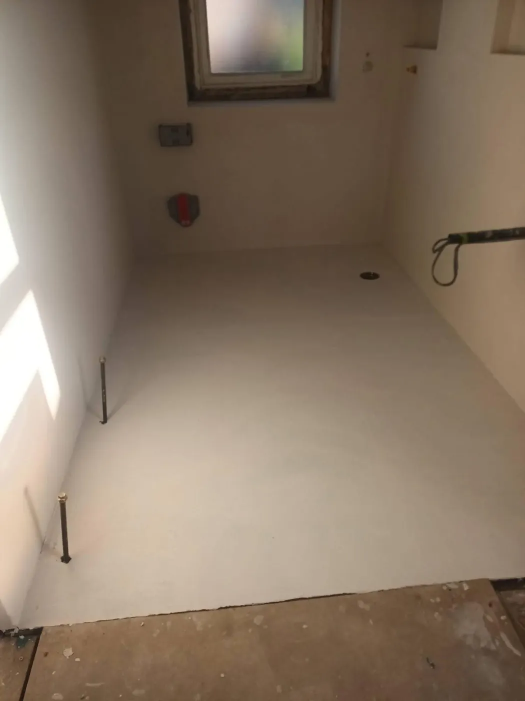 Finished microcement wet room by Glasgow Microcement (photo 2)