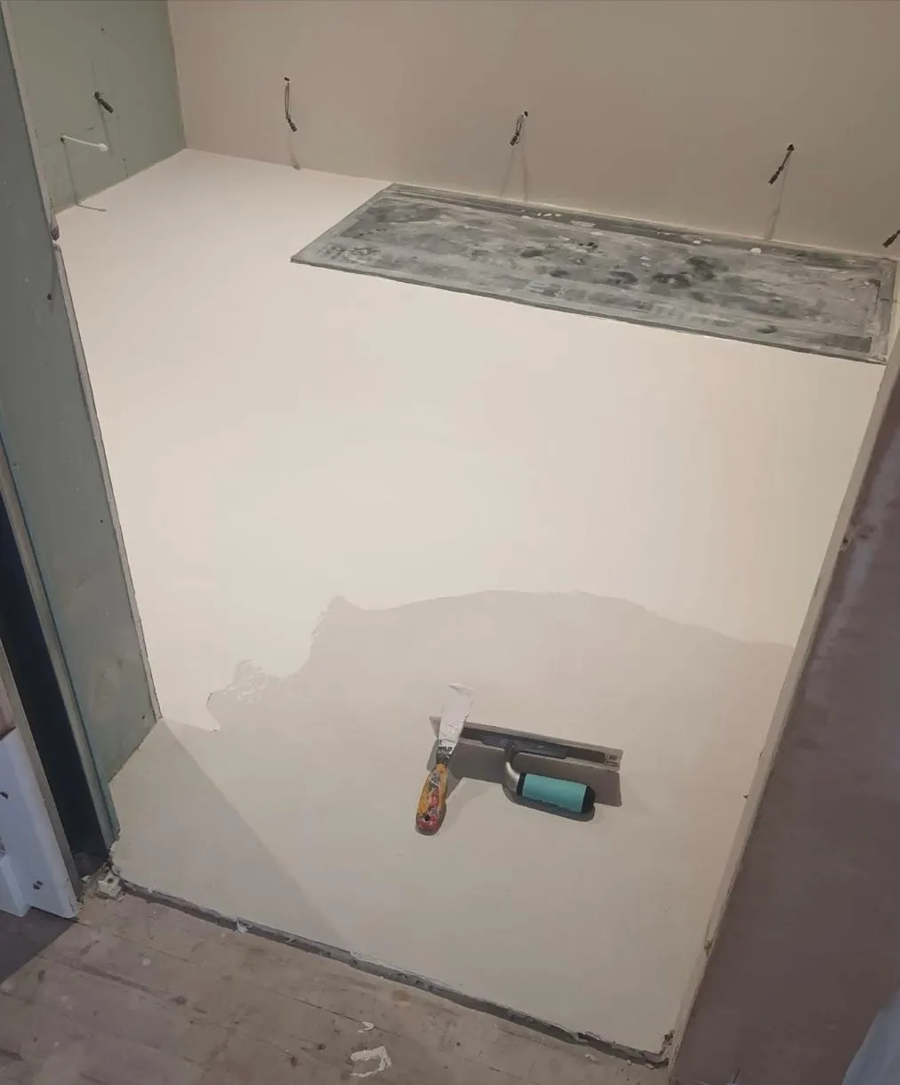 Microcement floor being applied by Glasgow Microcement (photo 6)