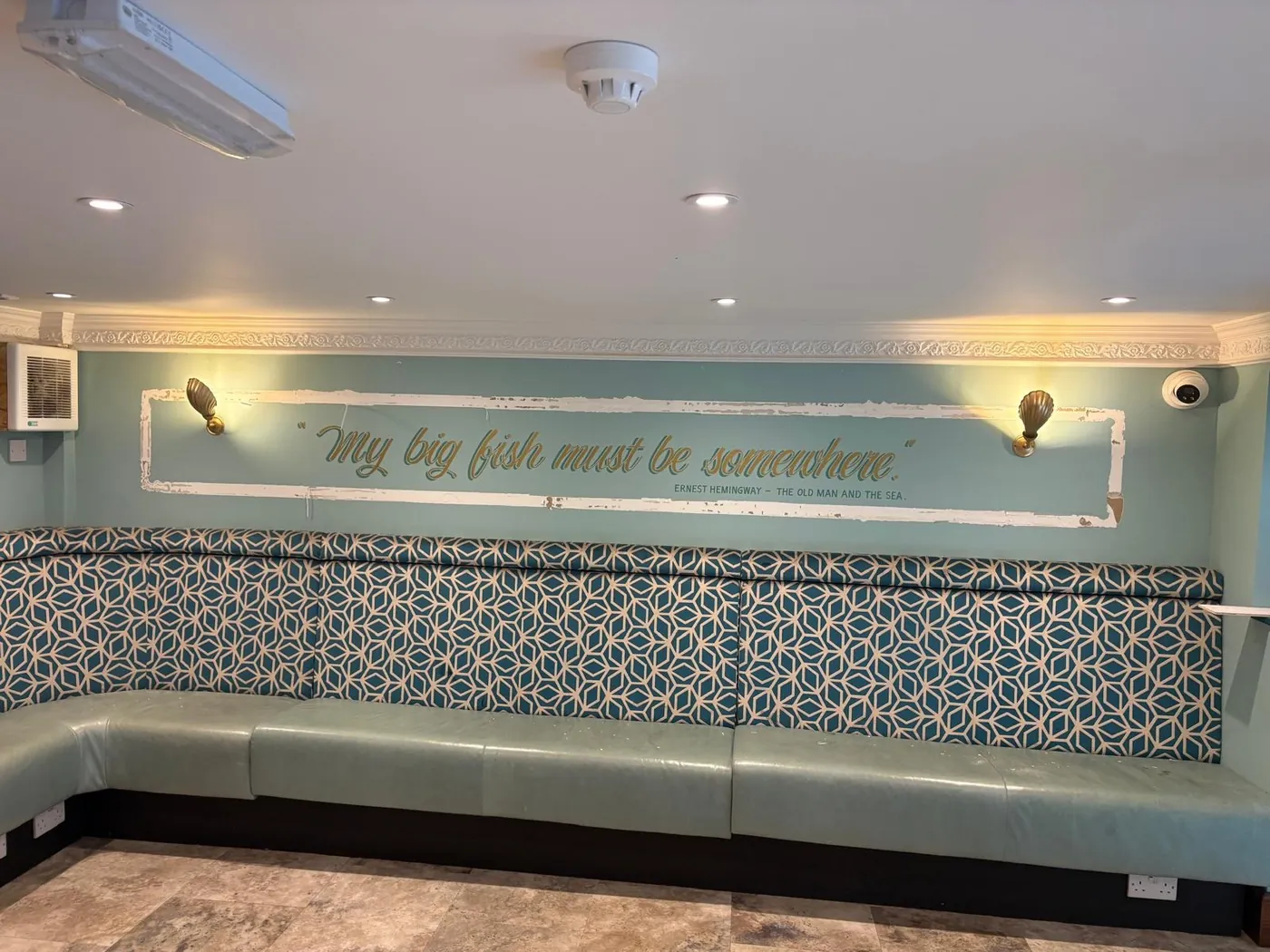 Venetian plaster before refurbishment by Glasgow Microcement (photo 8)
