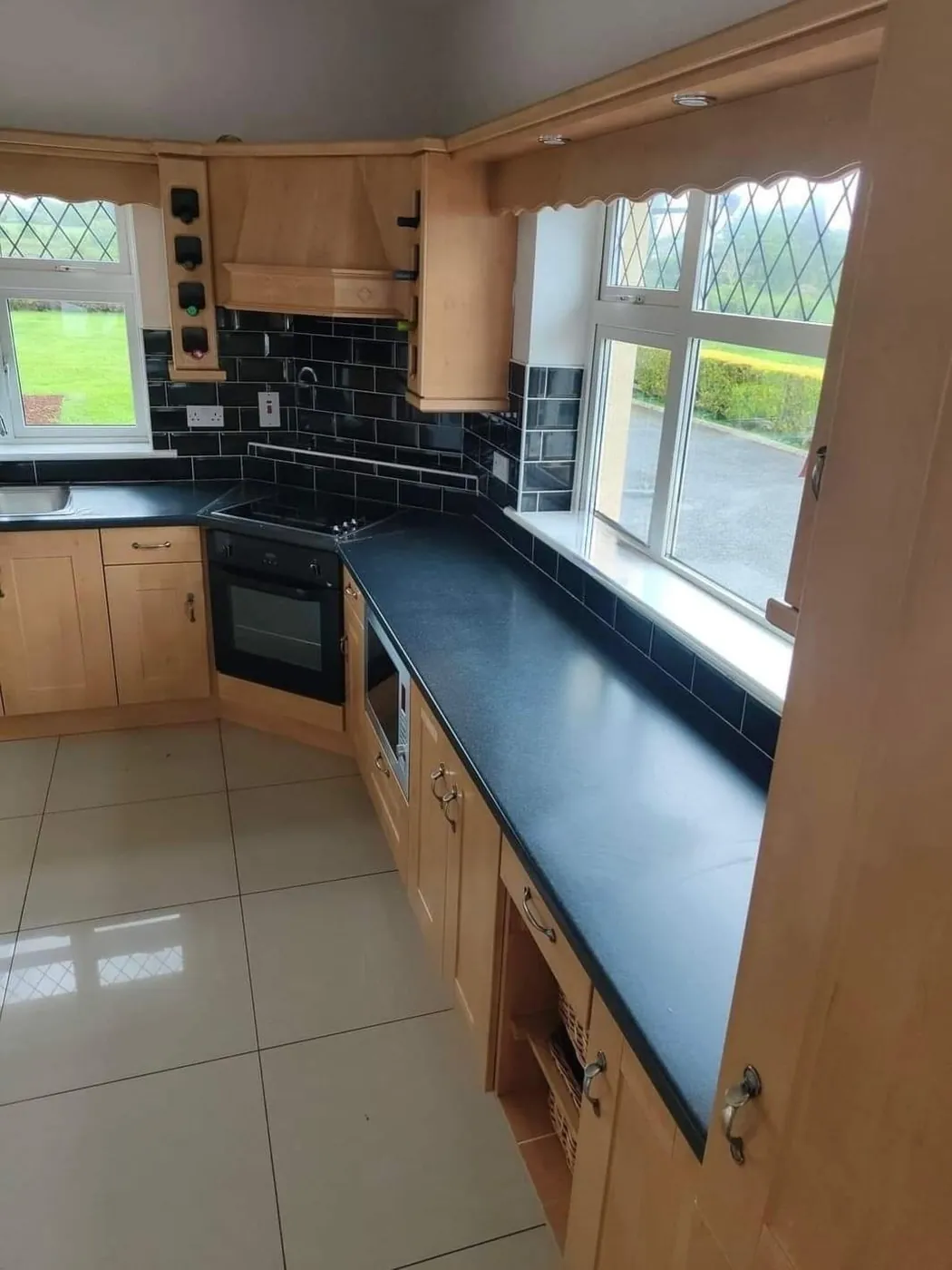 Spray granite worktop before refurbishment by Glasgow Microcement (photo 4)