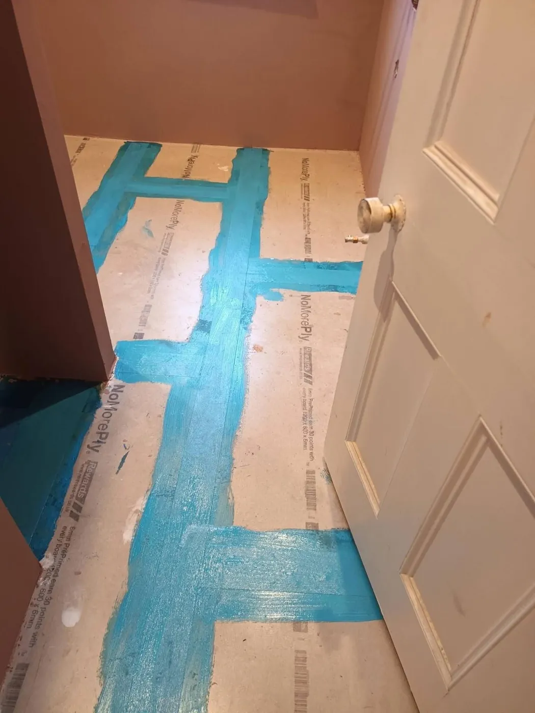 Microcement floor being applied by Glasgow Microcement (photo 16)