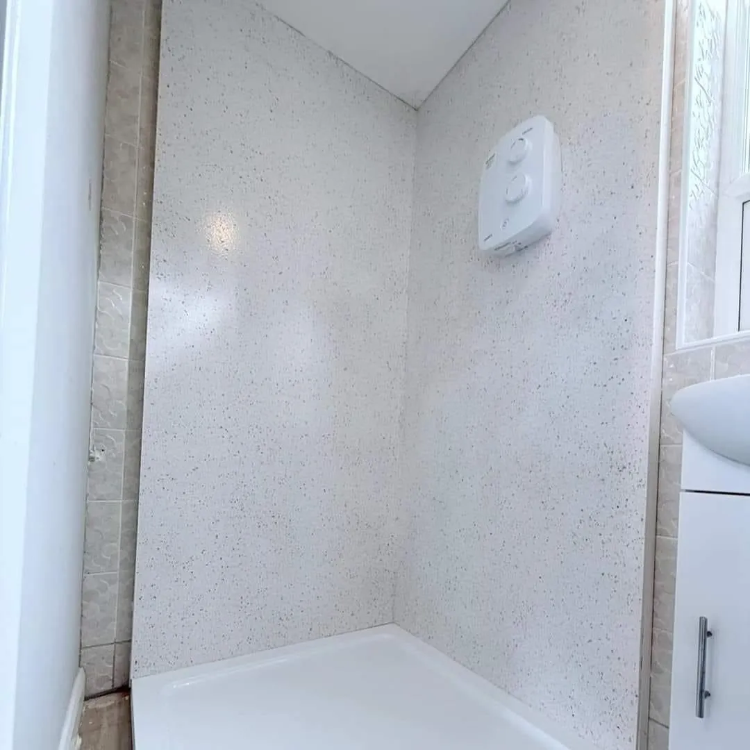Finished spray granite shower by Glasgow Microcement (photo 2)